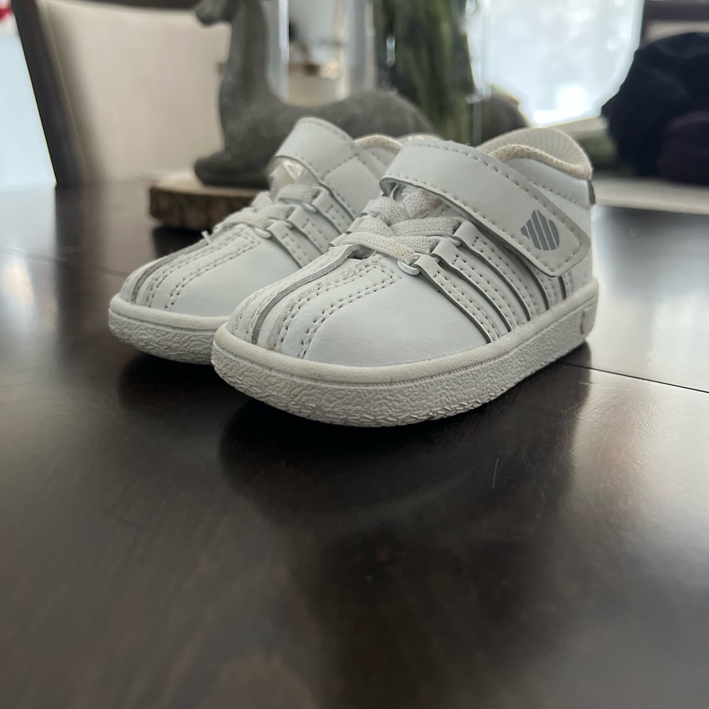 K-Swiss White Sneakers with Velcro Closure and Smooth Upper